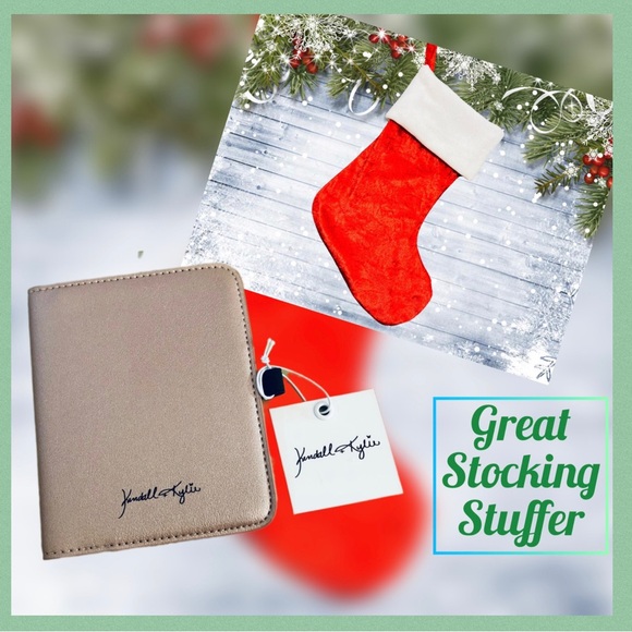 🔖 Kendall & Kylie Passport Holder - Picture 1 of 5